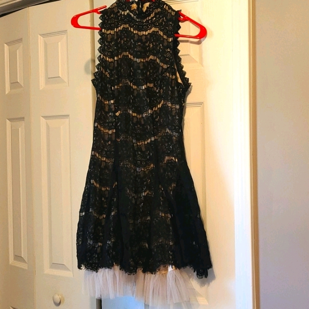B22: Three Pink Hearts, women size xmall blk dress